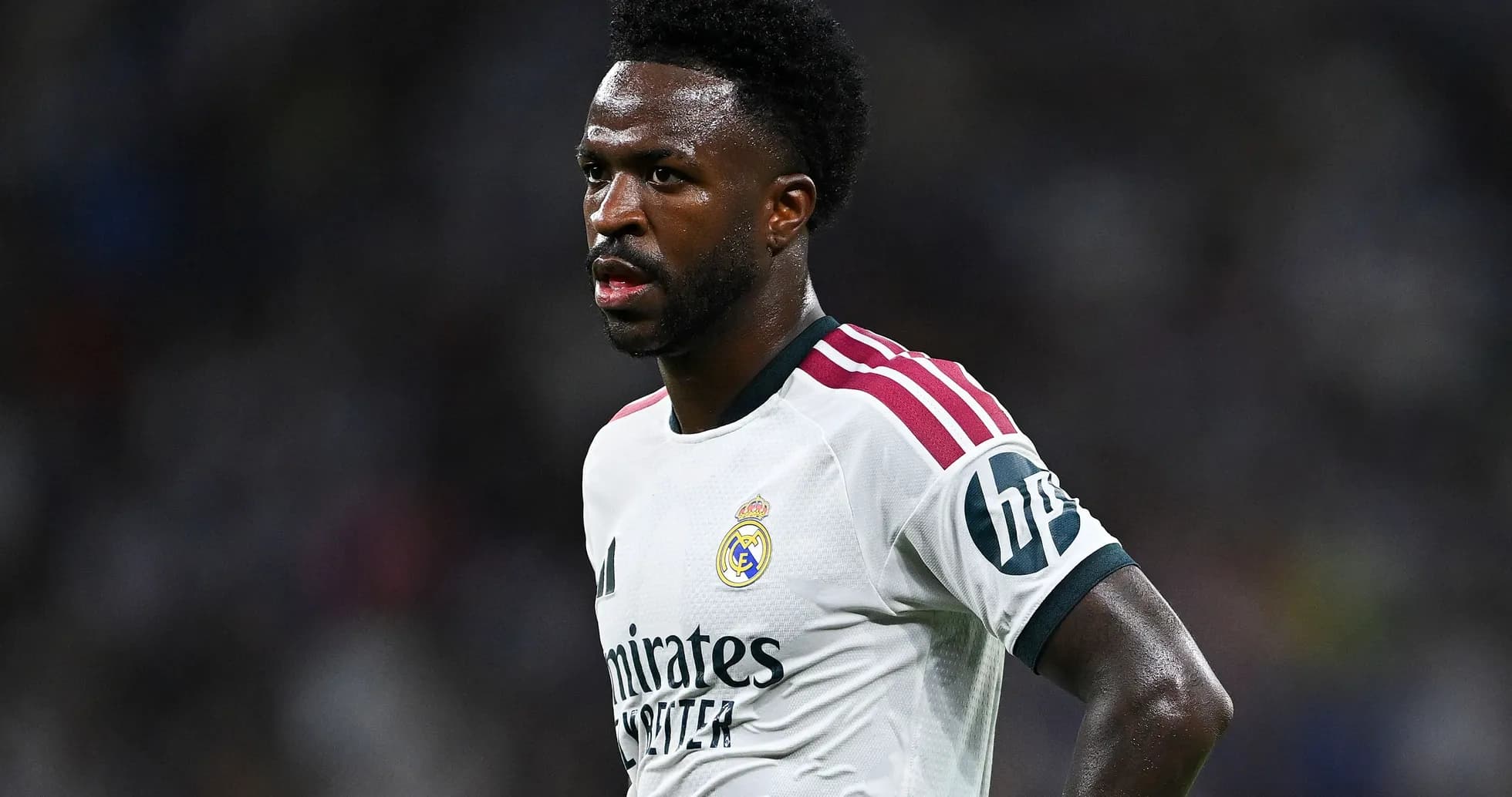Futbolchi Real Madrid formasida maydonda turibdi