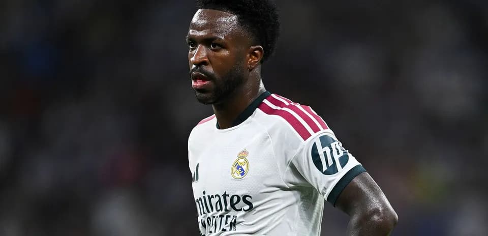 Futbolchi Real Madrid formasida maydonda turibdi