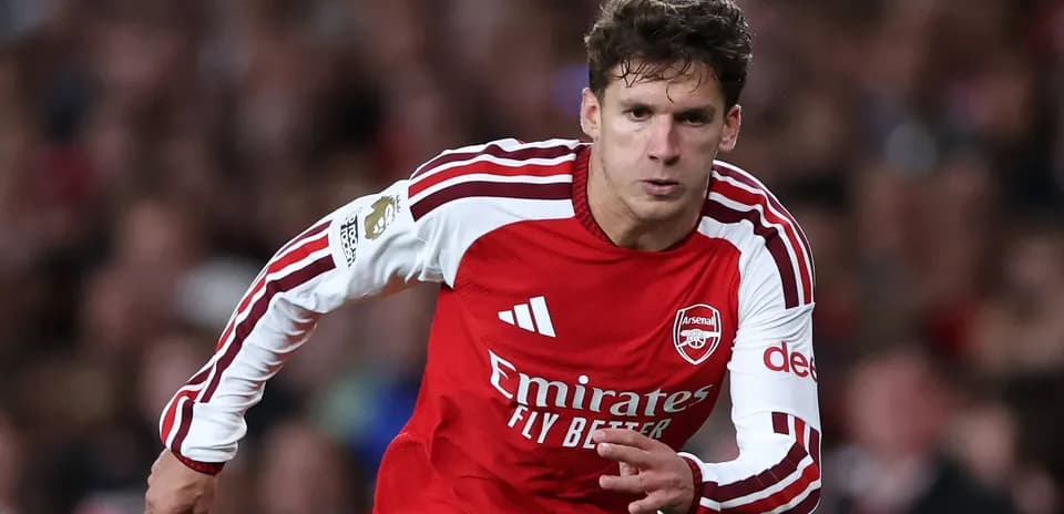 Futbolchi maydonda harakatda, Arsenal formasida