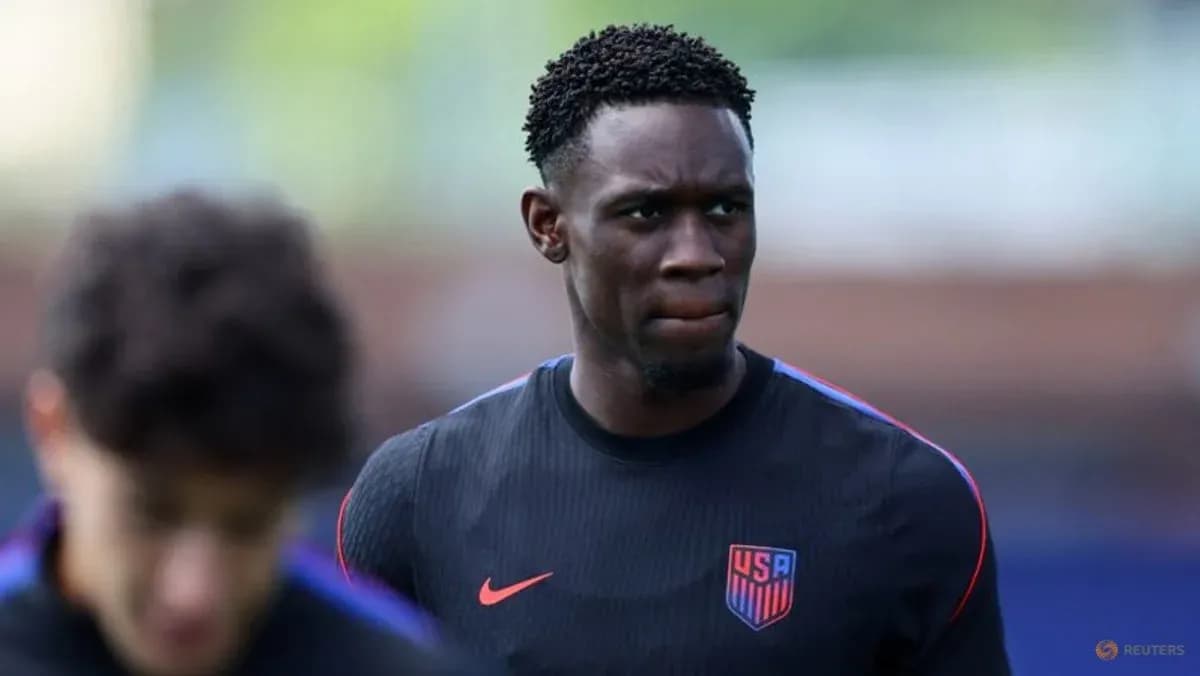 Futbolchi treningda, USA formasida