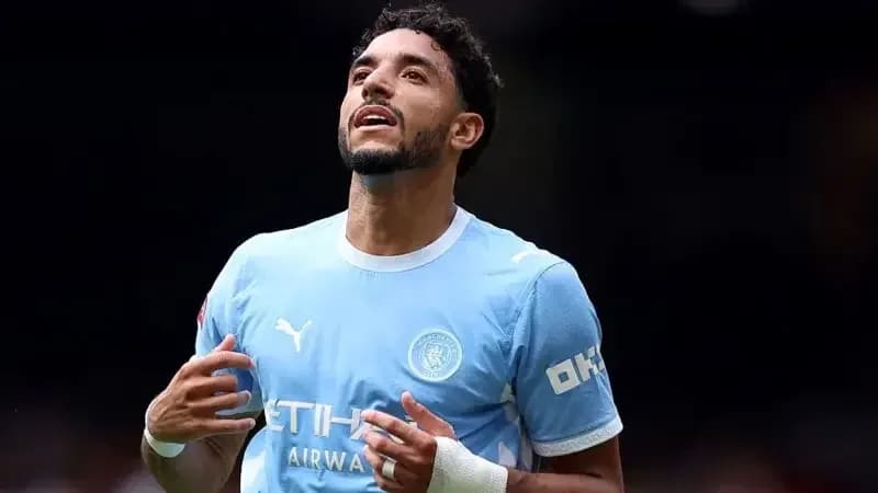 Futbolchi Manchester City formasi bilan maydonda