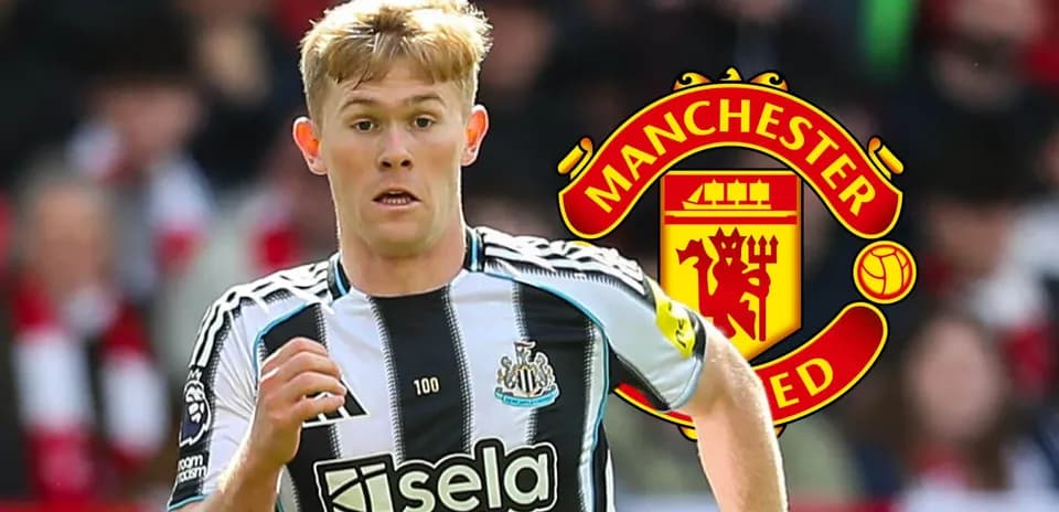 Futbolchi Newcastle formasi bilan maydonda harakatda