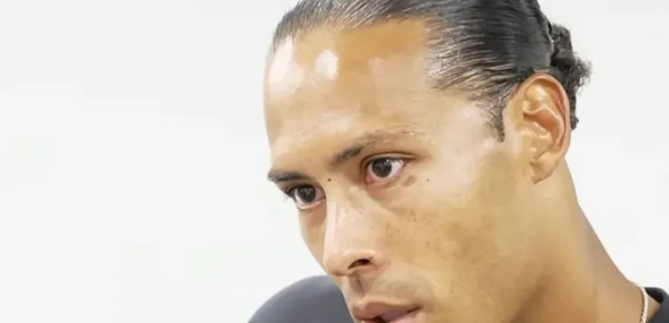 Futbolchi intervyu berayotgan paytda yaqin plan