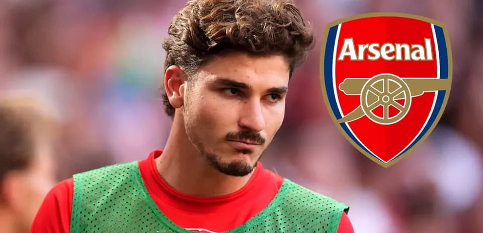 Futbolchi Arsenal formasida mashg'ulotda
