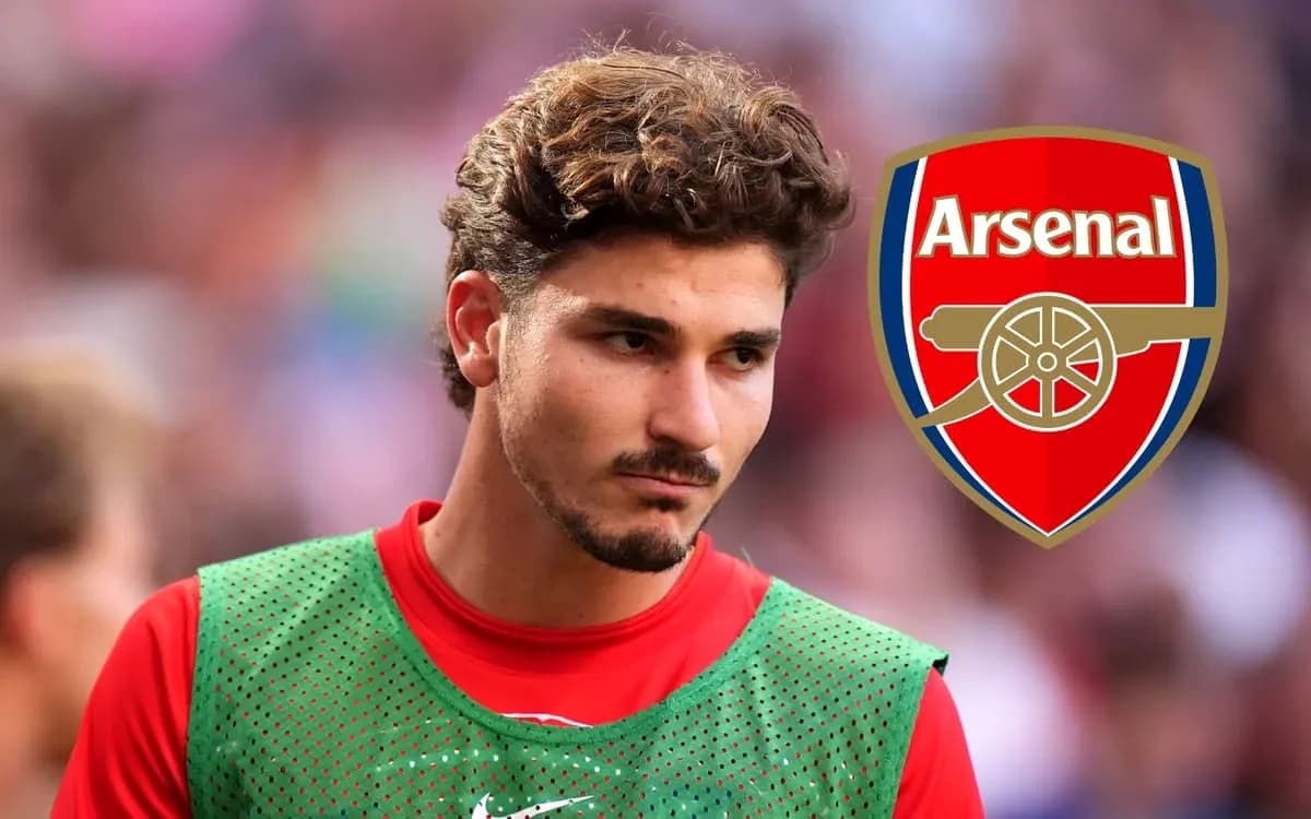 Futbolchi Arsenal formasida mashg'ulotda