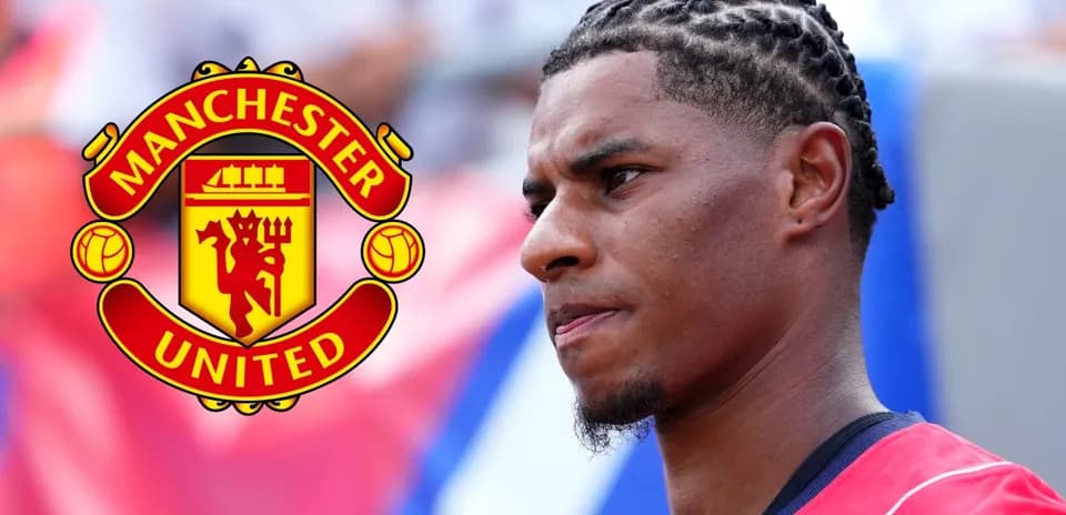 Futbolchi Manchester United formasida maydonda turibdi