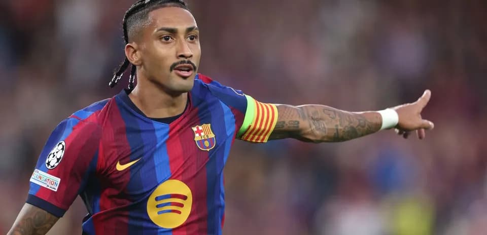 Futbolchi Barcelonada o'yin davomida ko'rsatma beradi
