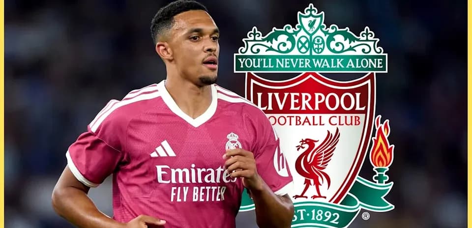 Futbolchi maydonda harakatda, Liverpool emblemasi orqa fonda