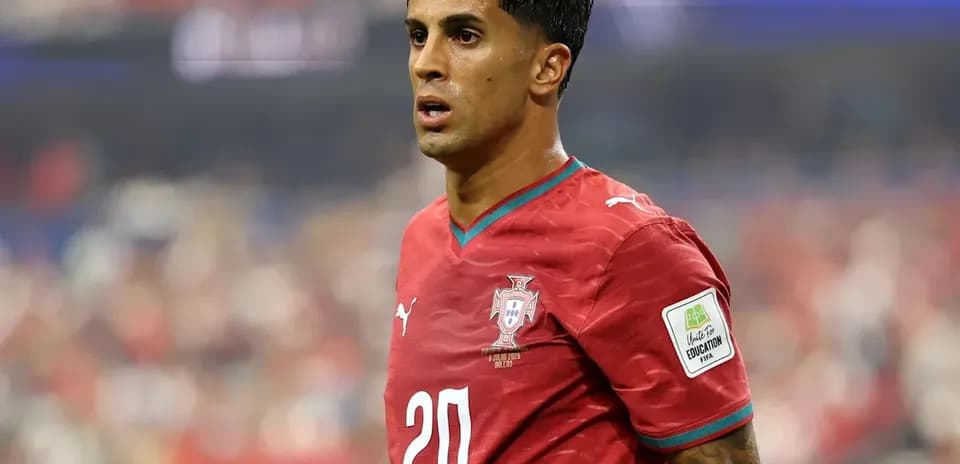 Futbolchi Portugal formasida o'yin davomida