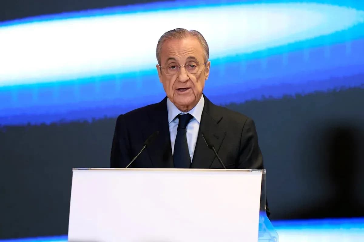 Kishi podiumda ma'ruza qilayotgan shaxs