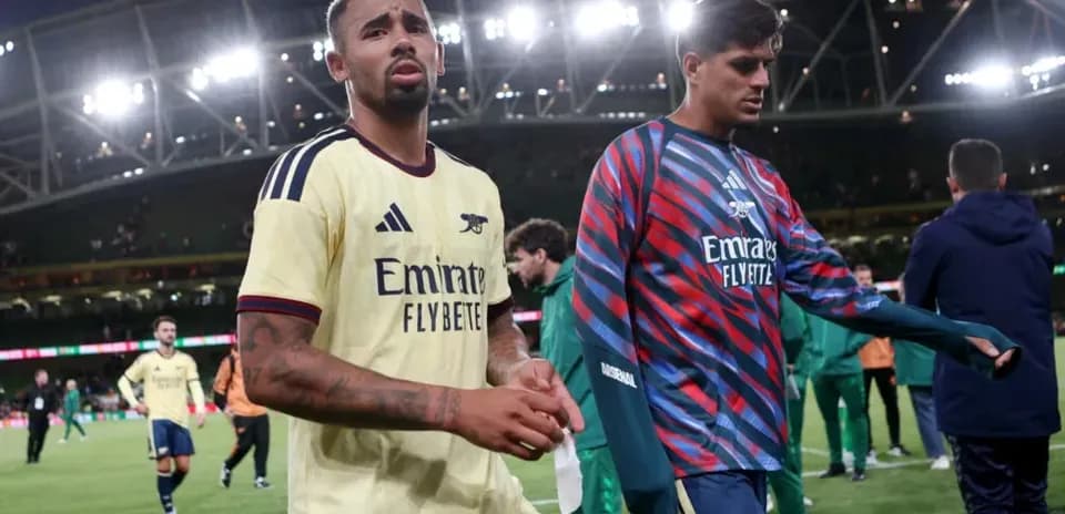 Arsenal players leaving the pitch after match