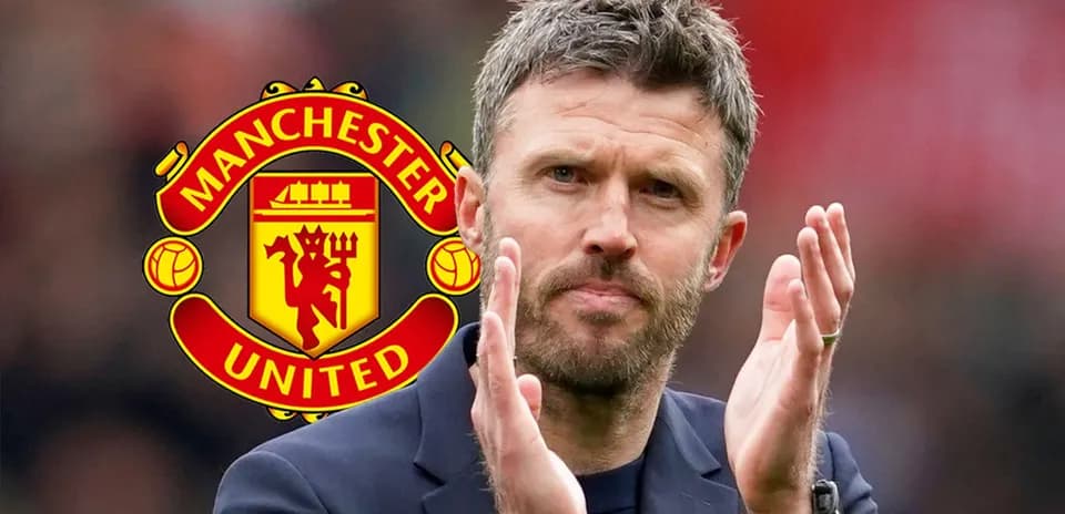 Menedjer Manchester United applauding fans