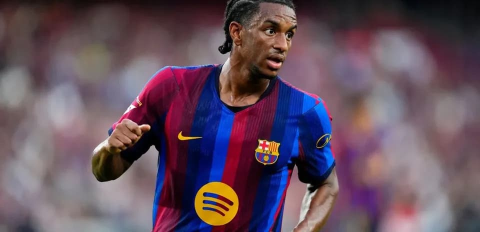 Futbolchi Barcelona forma kiygan futbolchisi harakatda
