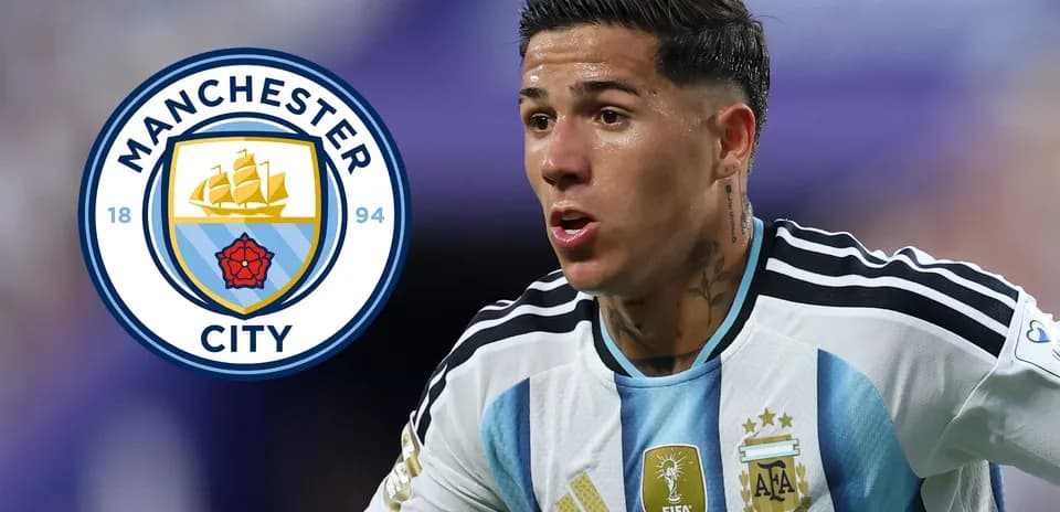Futbolchi Manchester City logosi bilan aks etgan