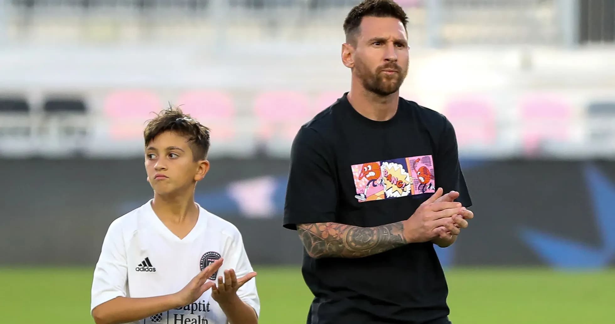 Messi and a child clapping during warm-up