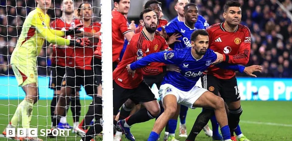 Players from Everton and Manchester United near goalpost