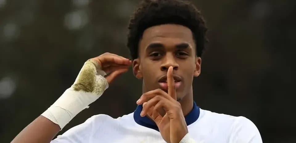 Futbolchi yutqazish harakatida jim bo'lishni so'raydi