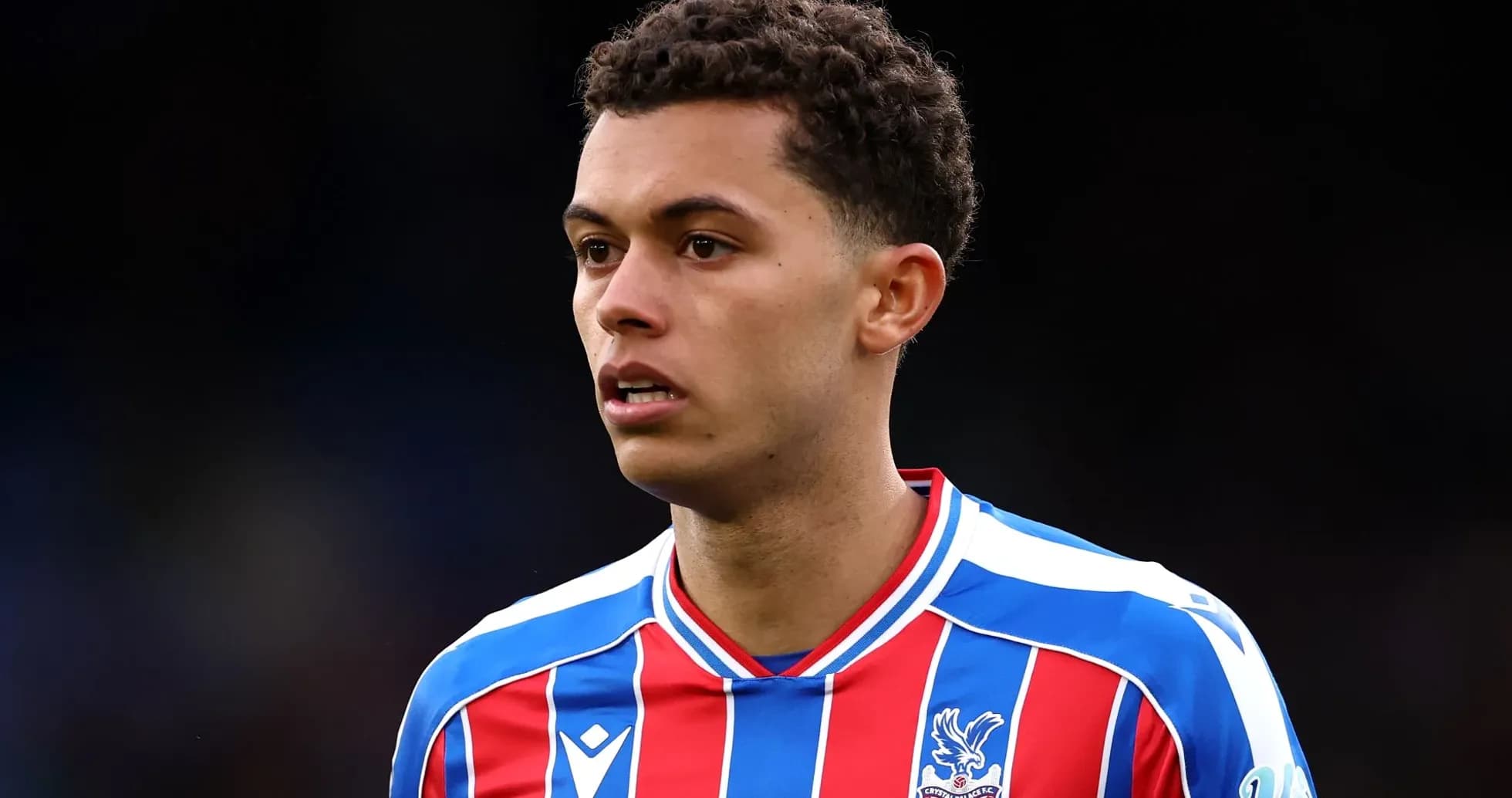 Futbolchi Crystal Palace formasi kiygan