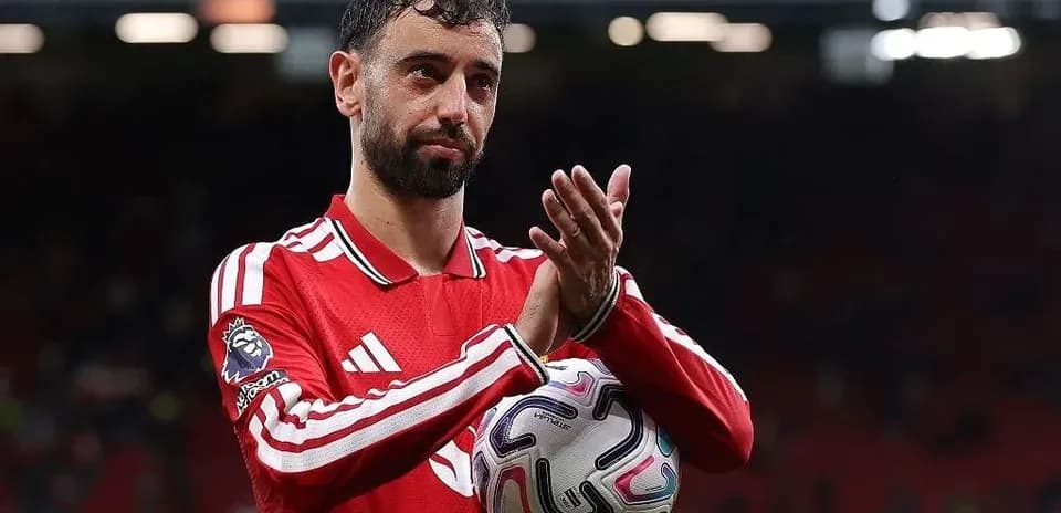 Futbolchi Bruno Fernandes maydonda to'pni ushlab turibdi
