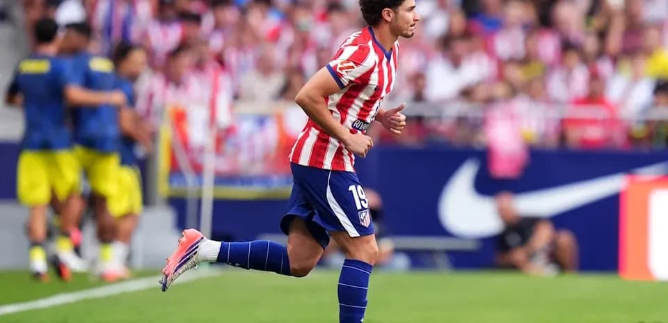 Atletiko Madrid futbolchisi maydonda harakatda