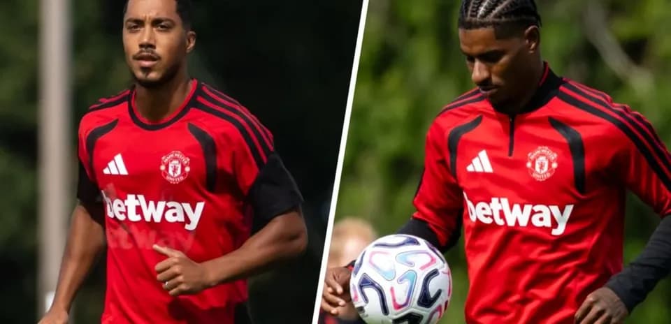 Ikkita futbolchi mashg'ulotda, Manchester United formasi