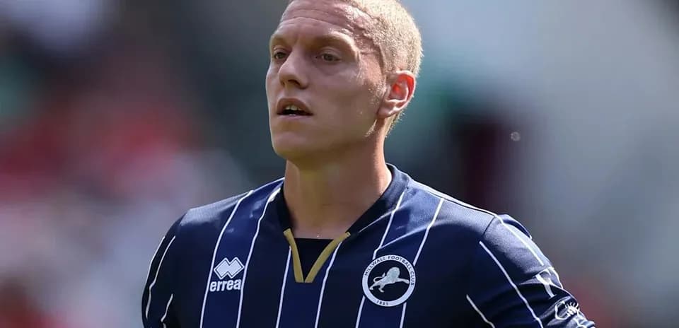 Futbolchi maydonda o'yin davomida