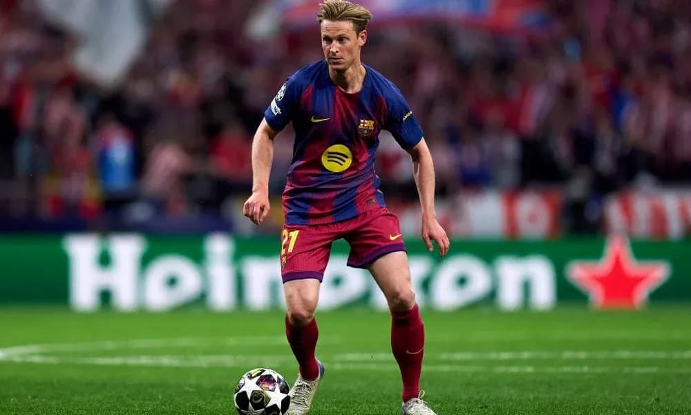Frenkie de Jong playing for Barcelona during match