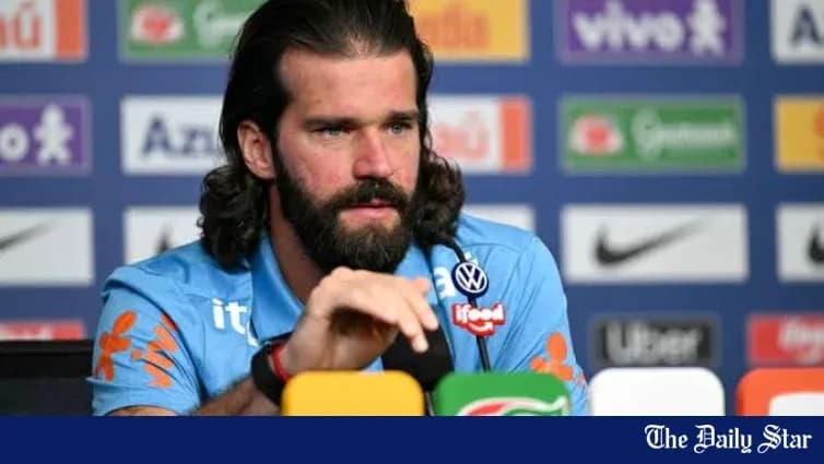 Futbolchi matbuot anjumanida so'zlayapti