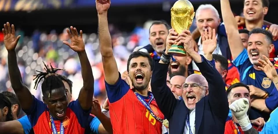 Ispaniya jamoasi FIFA Jahon kubogini qo'lga kiritmoqda
