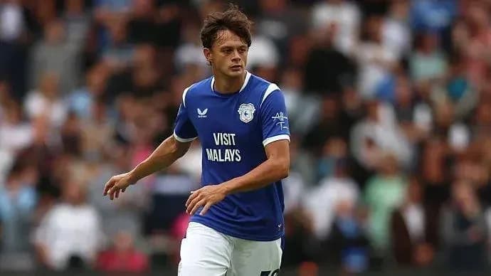 Futbolchi maydonda harakatda, Cardiff City formasi