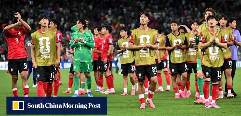 Janubiy Koreya futbol jamoasi o'yin tugagach maydonda