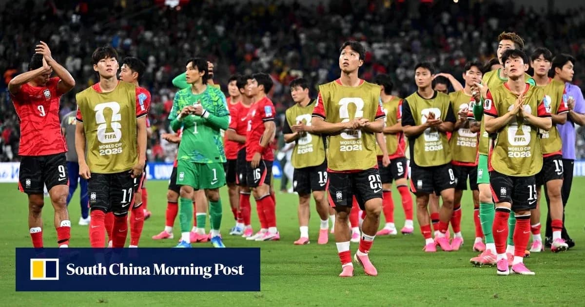 Janubiy Koreya futbol jamoasi o'yin tugagach maydonda
