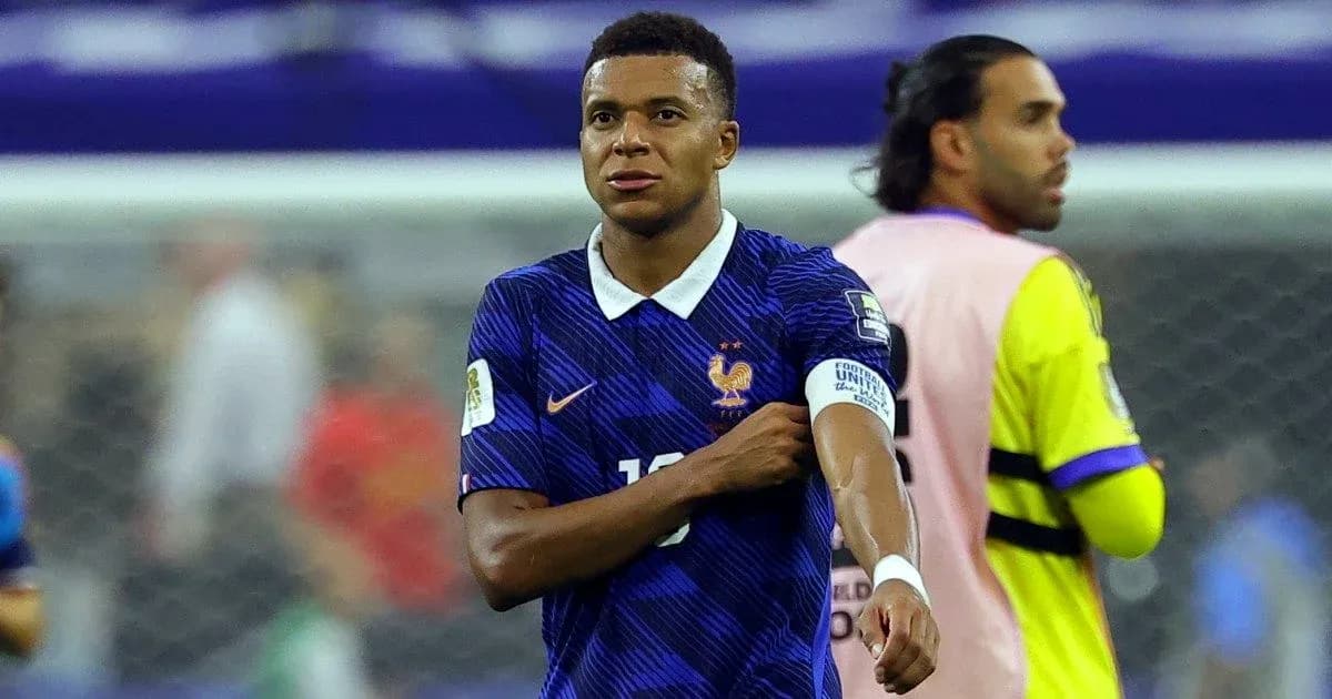 Futbolchi Kylian Mbappé o'yin davomida
