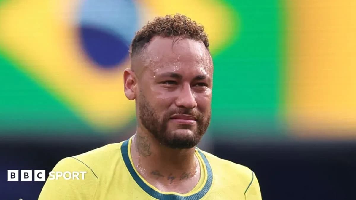 Neymar wearing Brazil jersey during match