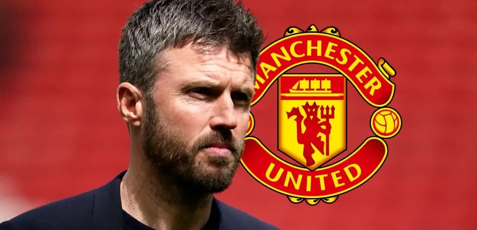 Mikhael Karik Manchester United logosi oldida