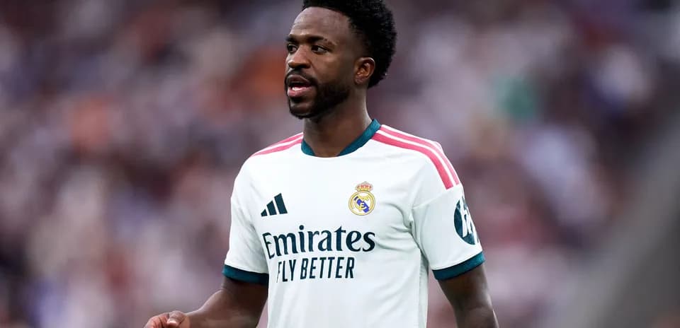 Futbolchi Real Madrid formasida maydonda