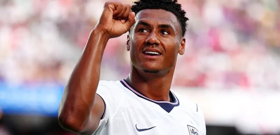 Futbolchi g'alaba nishonlayotgan paytda
