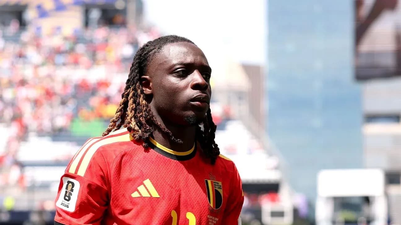 Futbolchi Belgiya terma jamoasi formasi bilan maydonga chiqmoqda