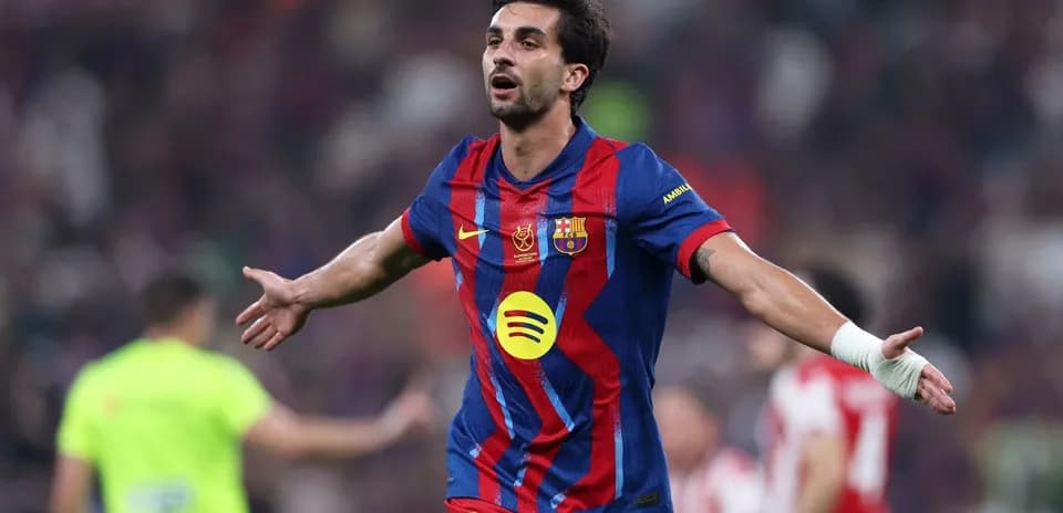 Futbolchi gol urganidan keyin nishonlayapti