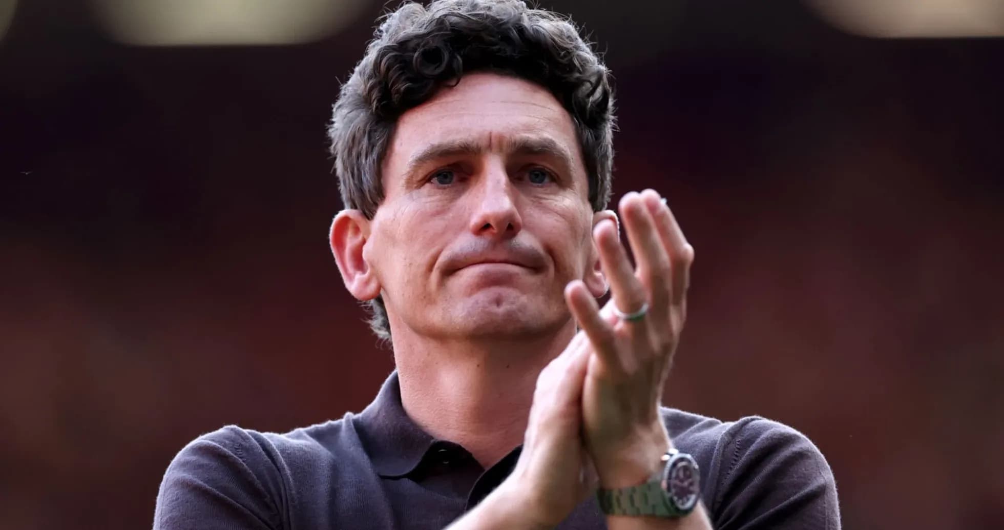 Men coach applauding during a match
