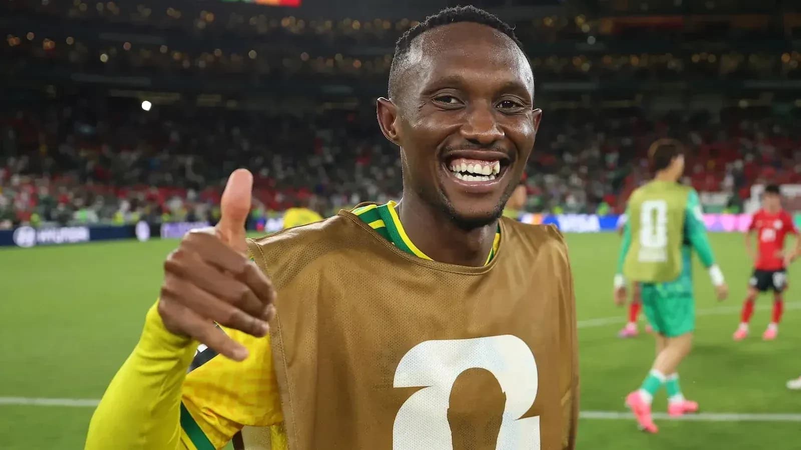 Futbolchi maydonda tabriklayotgan ko'rinishi Futbolchi maydonda tabriklayotgan ko'rinishi