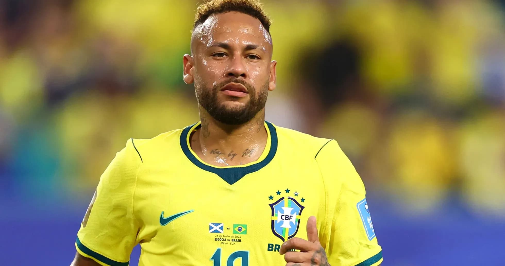 Futbolchi Neymar Braziliya terma jamoasi formasi bilan Futbolchi Neymar Braziliya terma jamoasi formasi bilan