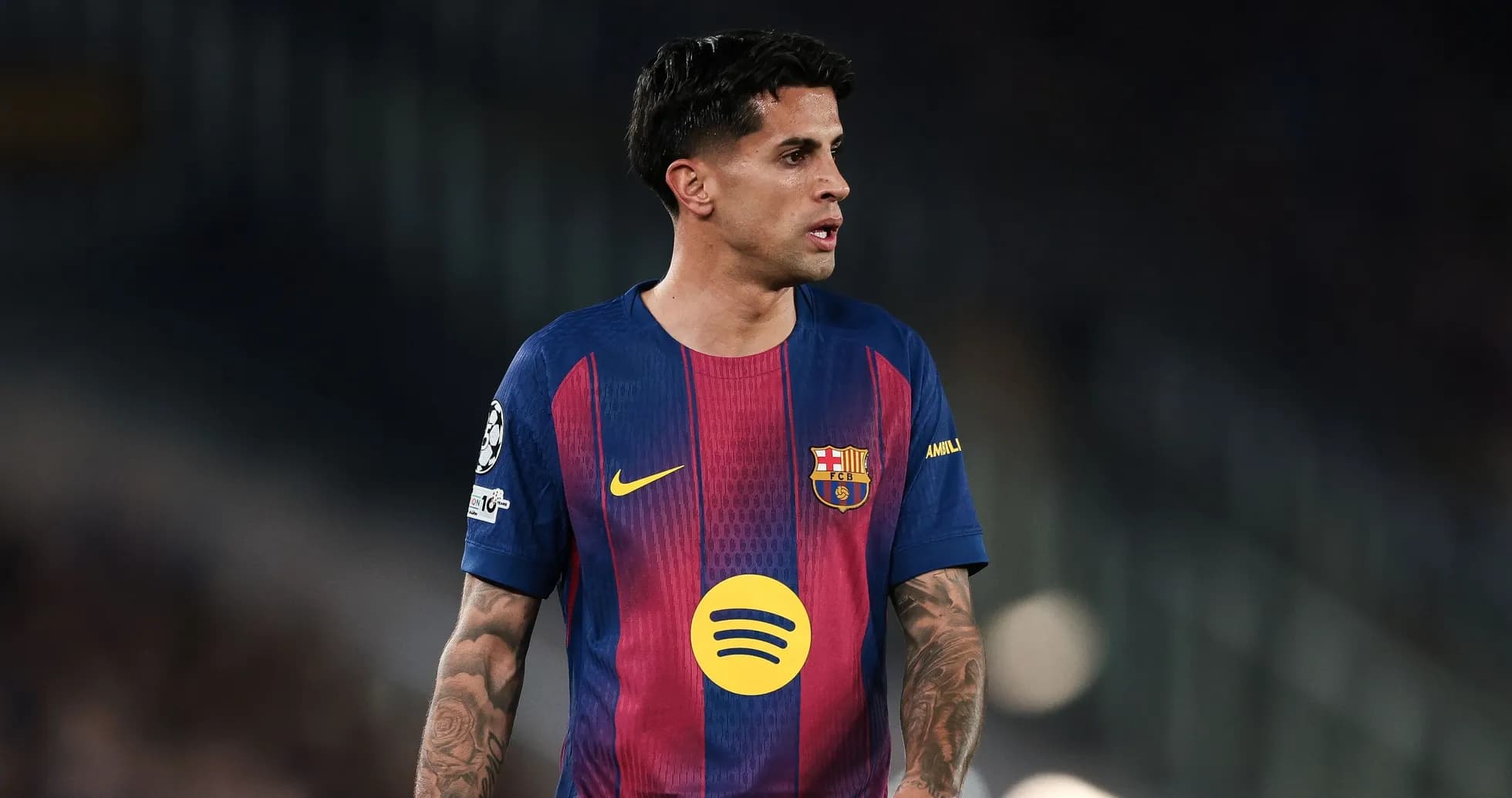 Futbolchi maydonda harakatda, Barcelona formasida Futbolchi maydonda harakatda, Barcelona formasida