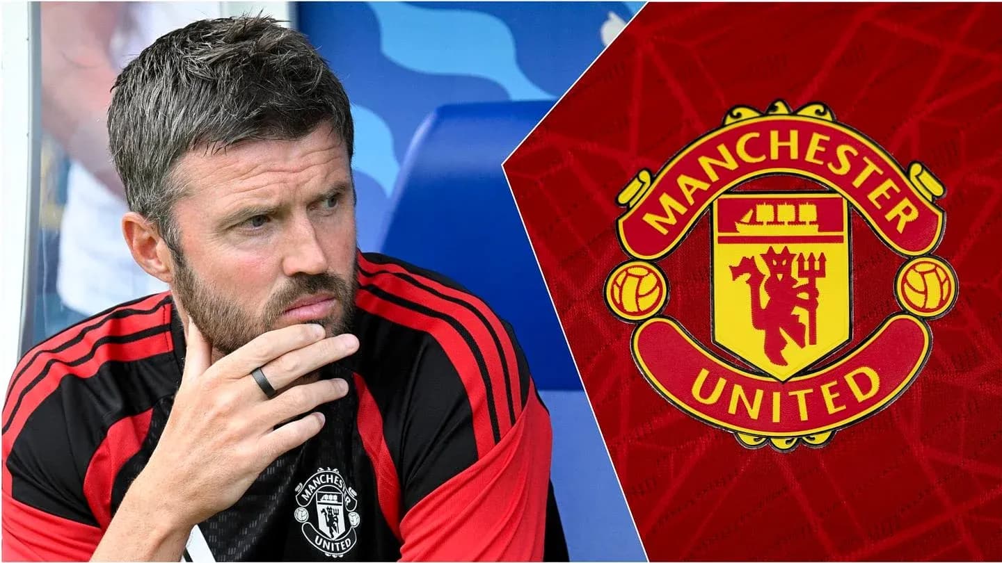 Murabbiy Manchester United benchida o'ylab o'tirgan Murabbiy Manchester United benchida o'ylab o'tirgan