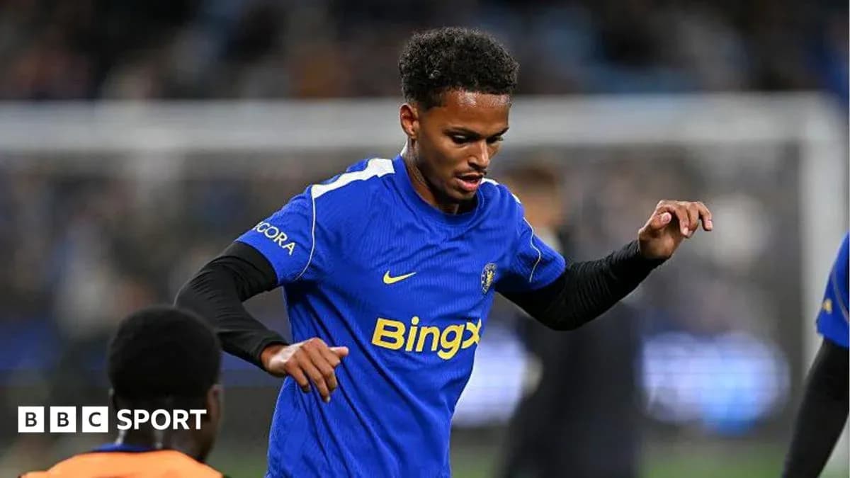 Futbolchi mashg'ulotda harakatda Futbolchi mashg'ulotda harakatda