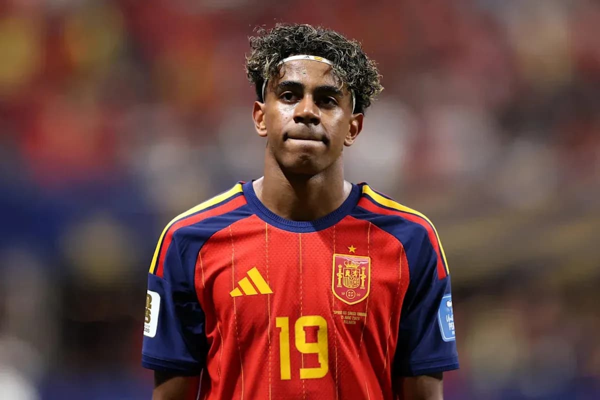 Futbolchi Ispaniya terma jamoasi formasida Futbolchi Ispaniya terma jamoasi formasida