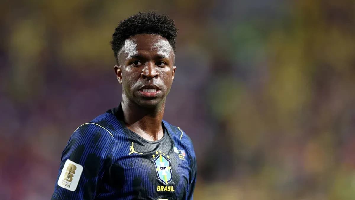 Futbolchi maydonda harakatda, Brasil formasida Futbolchi maydonda harakatda, Brasil formasida