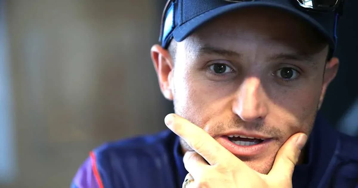 Sportchi intervyu berayotgan shaxsning yaqin plani Sportchi intervyu berayotgan shaxsning yaqin plani