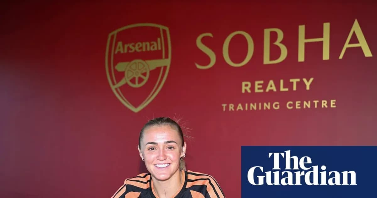 Futbolchi Arsenal trening markazida tabassum qilmoqda Futbolchi Arsenal trening markazida tabassum qilmoqda