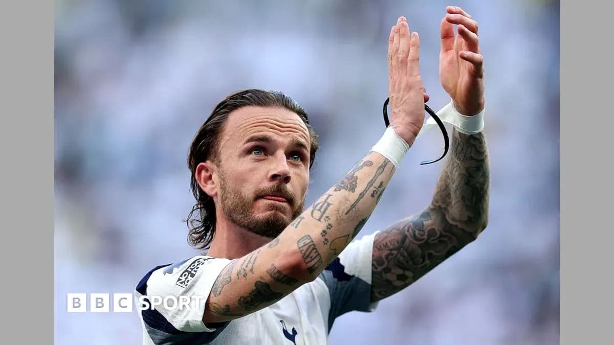 Futbolchi maydonda muxlislarni qo'llab-quvvatlayapti Futbolchi maydonda muxlislarni qo'llab-quvvatlayapti